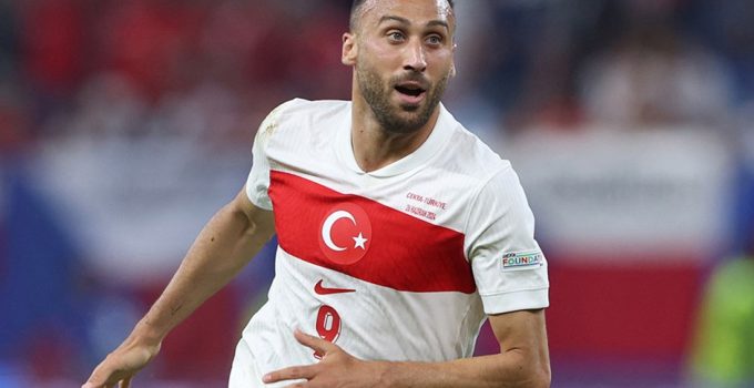 Son Dakika: Cenk Tosun Fenerbahçe ile 2 Yıllık Sözleşme İmzaladı