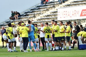 Jose Mourinho, Fenerbahçe'de İki Futbolcunun Biletini Kesti: Crespo ve Zajc Gönderiliyor